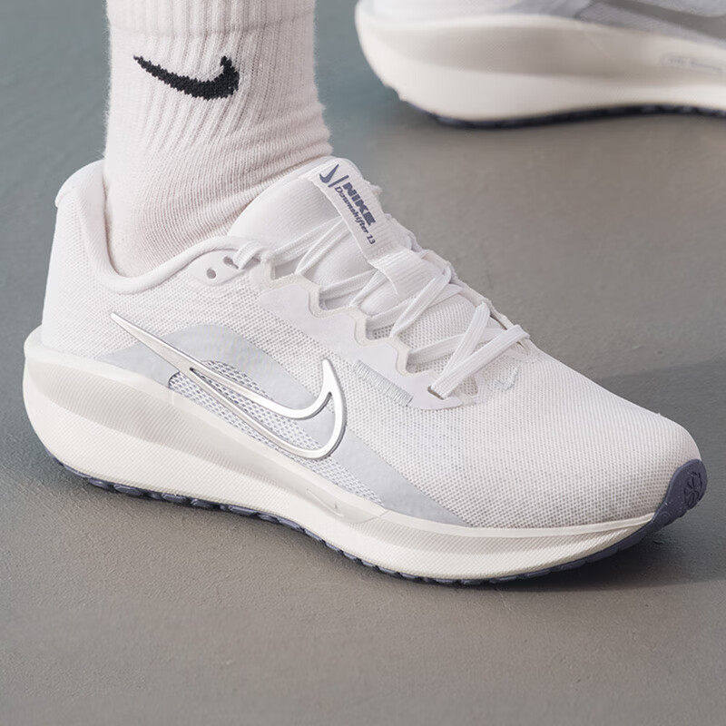 NIKE耐克轻便跑步鞋女鞋秋季正品减震透气跑鞋网面运动鞋子FD6476