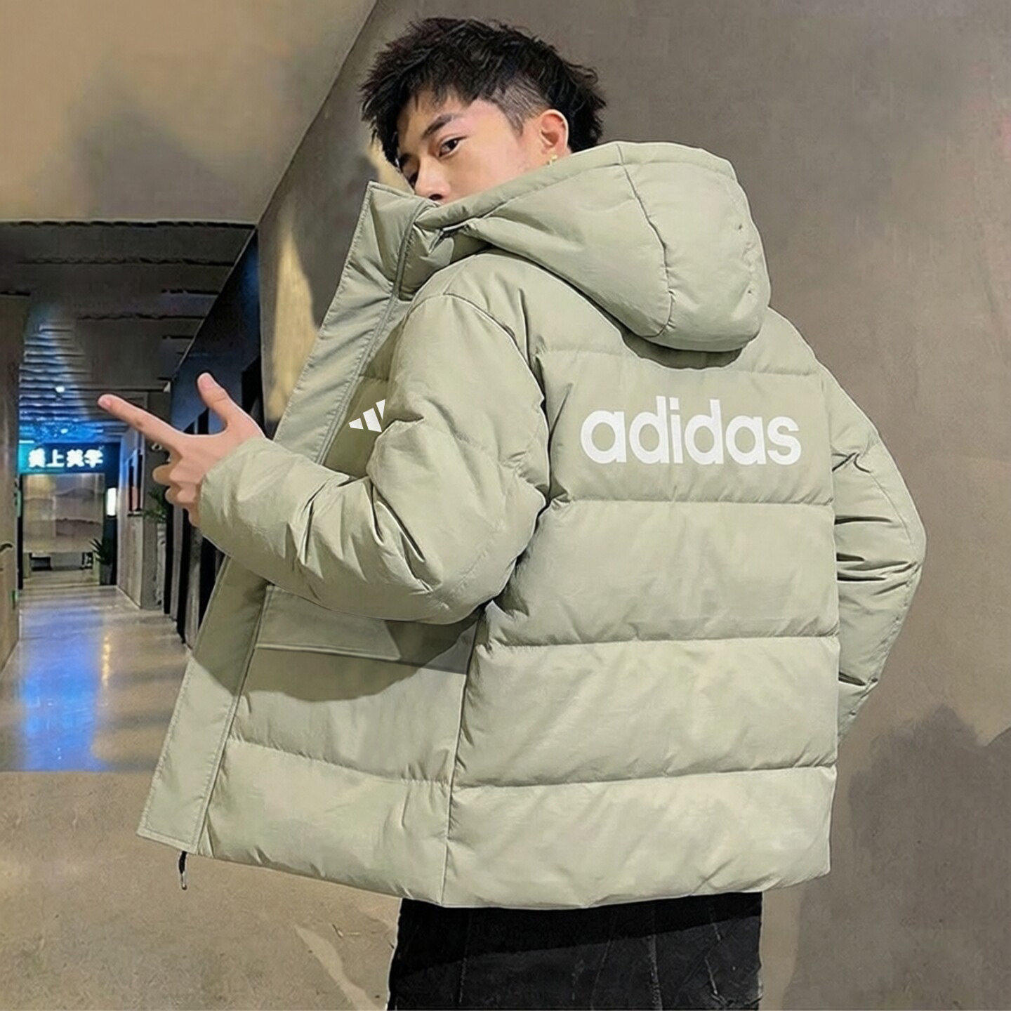 阿迪达斯绿色羽绒服男冬拒水户外加厚保暖防风工装鸭绒美式面包服