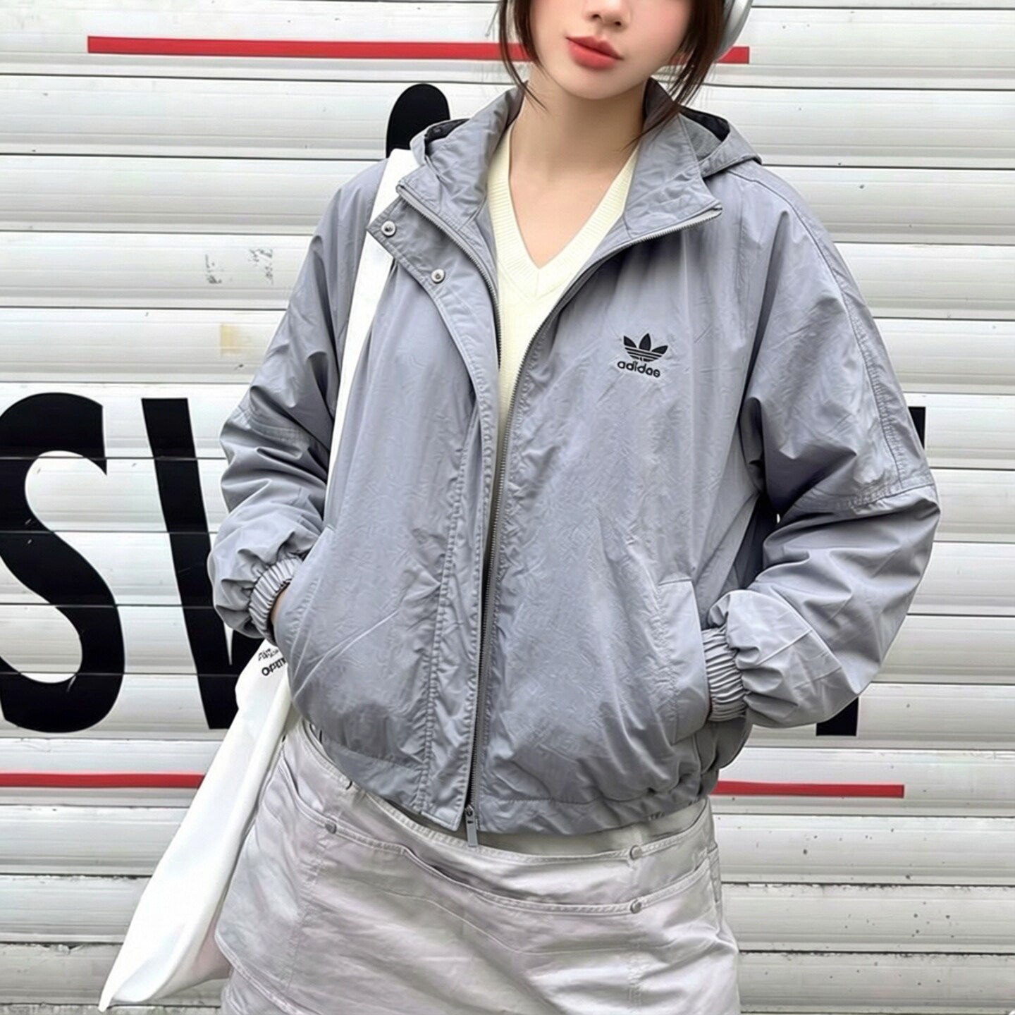 阿迪达斯三叶草外套女秋季防风梭织宽松美式复古灰色连帽棒球服