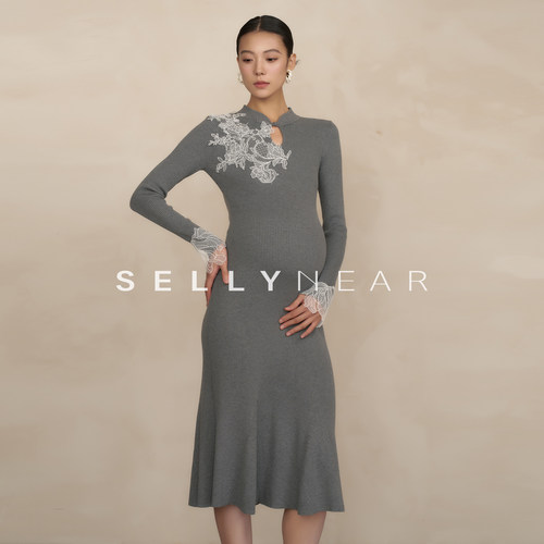 SELLYNEAR孕妇高级感连衣裙秋冬新款时尚国风盘扣鱼尾蕾丝针织裙