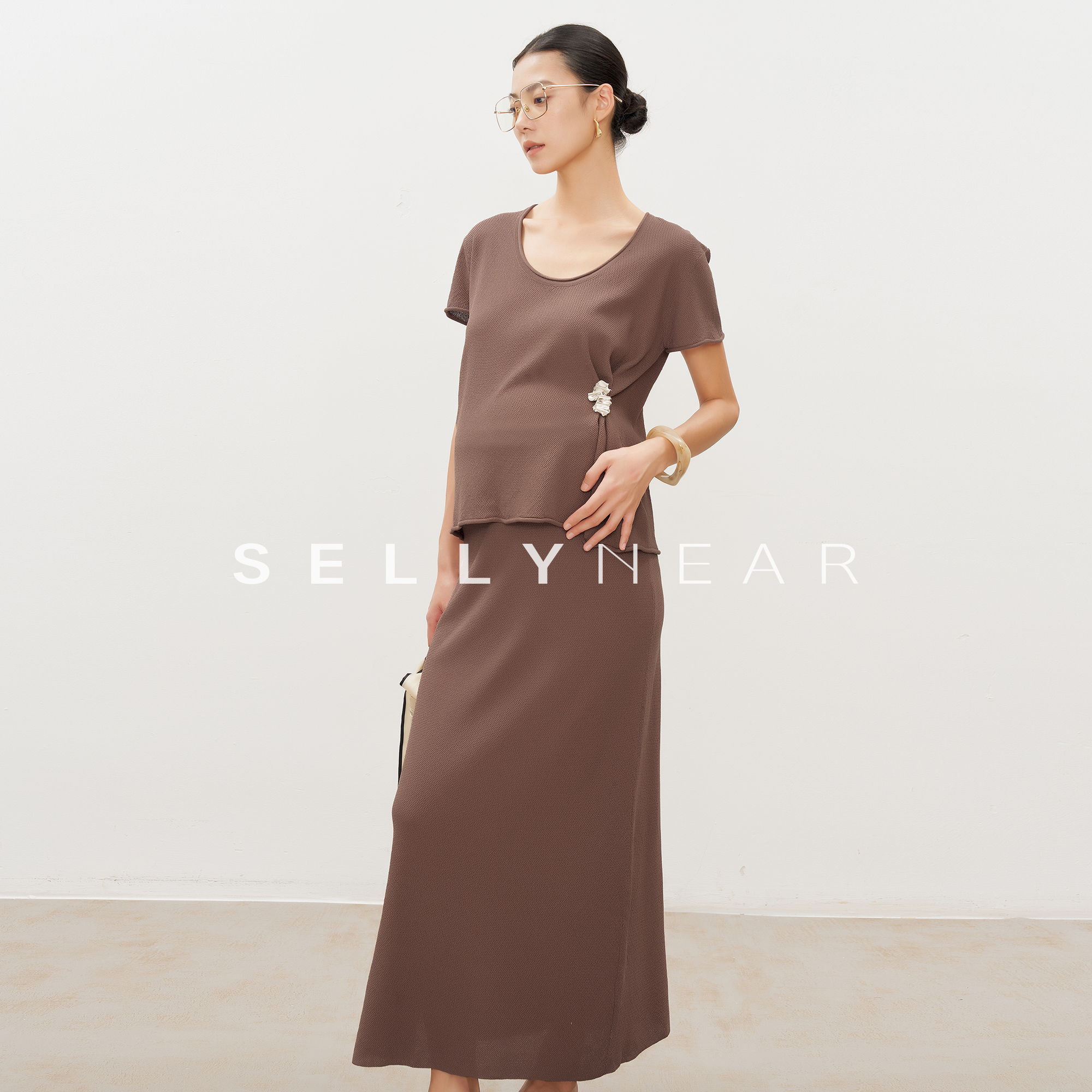 SELLYNEAR孕妇套装夏外穿2025新款时尚摩卡慕斯极简麻感针织套装