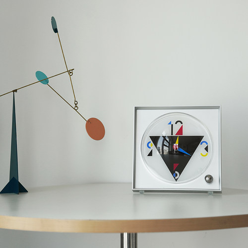 包豪斯复古设计感钟表