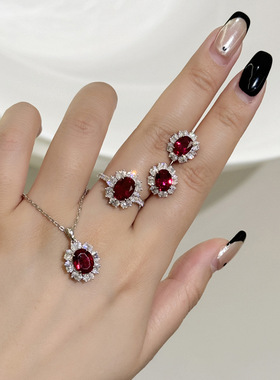 小众轻奢红刚玉荧光灯项链戴妃款