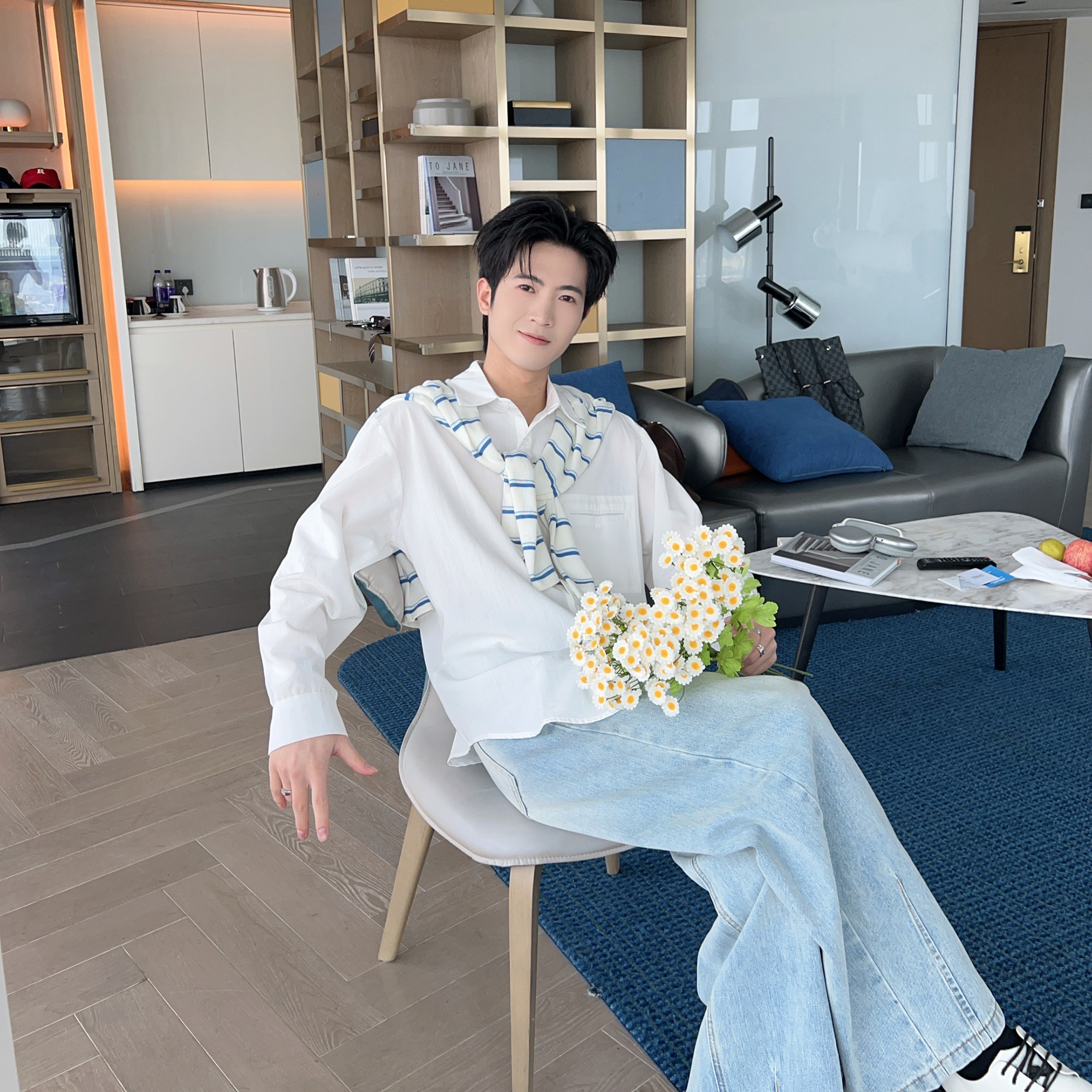 春夏超好看透气轻量极简风衬衫男图片