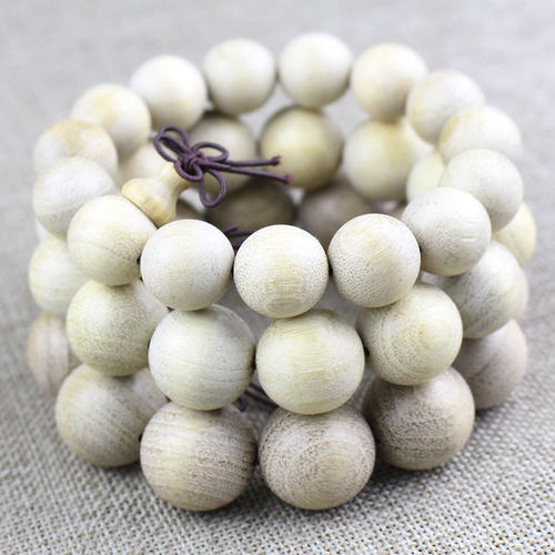 厂家批发香樟木手串精工小孔顺纹