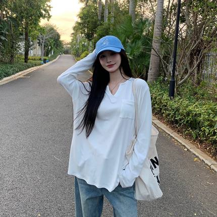 3MER哦哦三妹V领口袋长袖T恤女2025春新款宽松显瘦内搭打底衫上衣