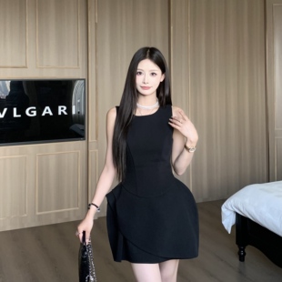 3MER哦哦三妹 法式赫本风黑色吊带连衣裙女夏修身显瘦花苞短裙子