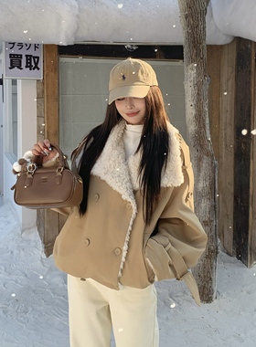 3MER哦哦三妹 卡其色拼接羊羔毛翻领外套女冬季保暖短款工装风衣