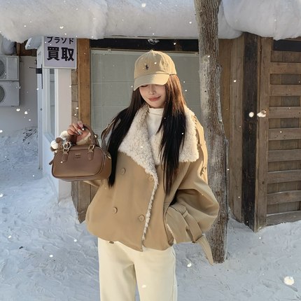 3MER哦哦三妹 卡其色拼接羊羔毛翻领外套女冬季保暖短款工装风衣