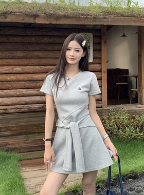 3MER哦哦三妹灰色刺绣短袖连衣裙女2025夏季新款韩系收腰a字短裙