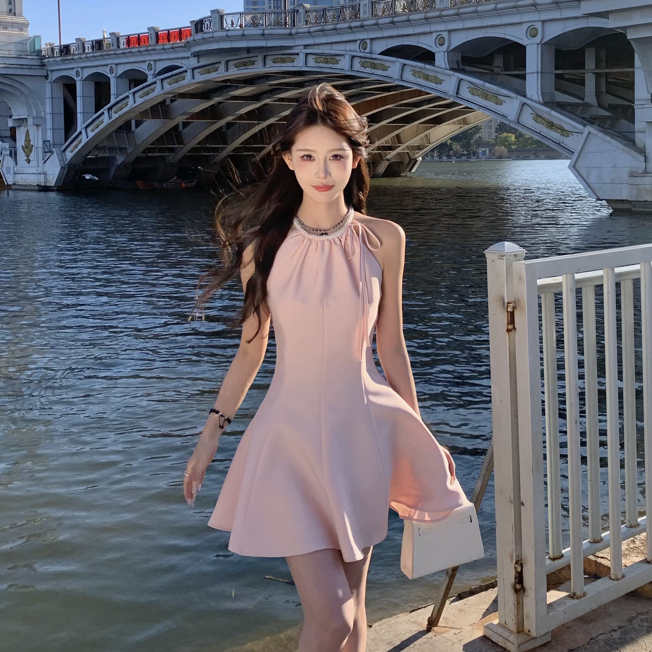 3MER哦哦三妹 千金风绝美漂亮挂脖连衣裙女春夏季收腰a字长短裙子