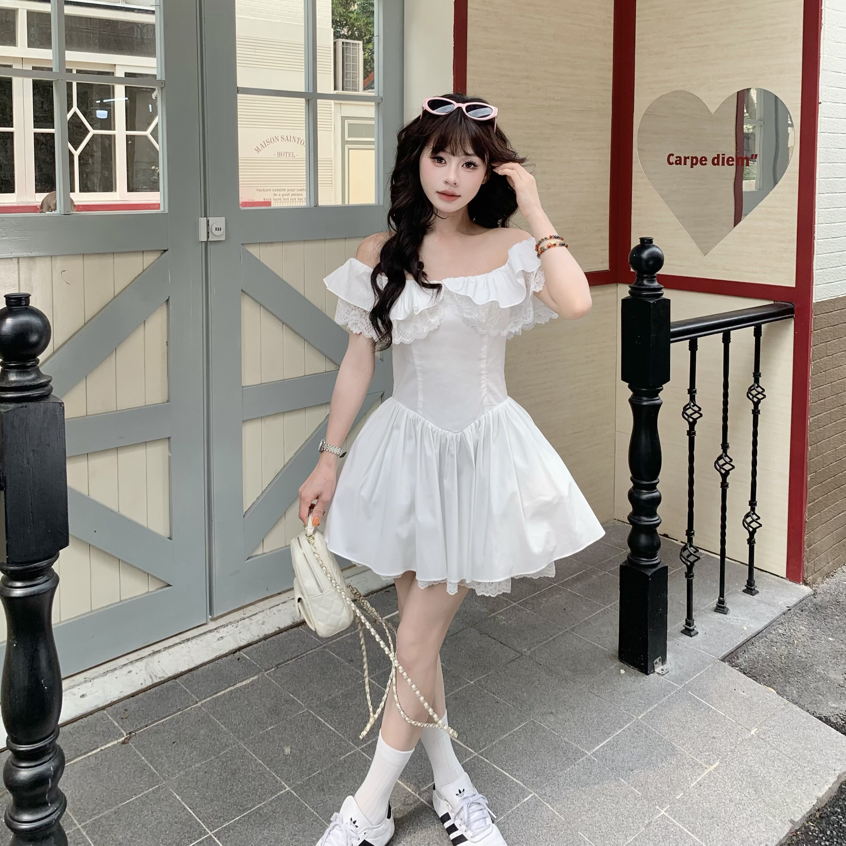 3MER哦哦三妹 法式纯欲蕾丝一字领荷叶边白色连衣裙女夏季a字短裙