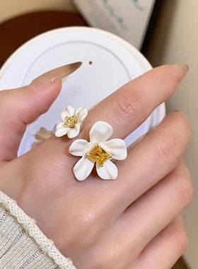 夸张白色花瓣开口锆石戒指女秋冬轻奢ins小众设计高级食指戒指环