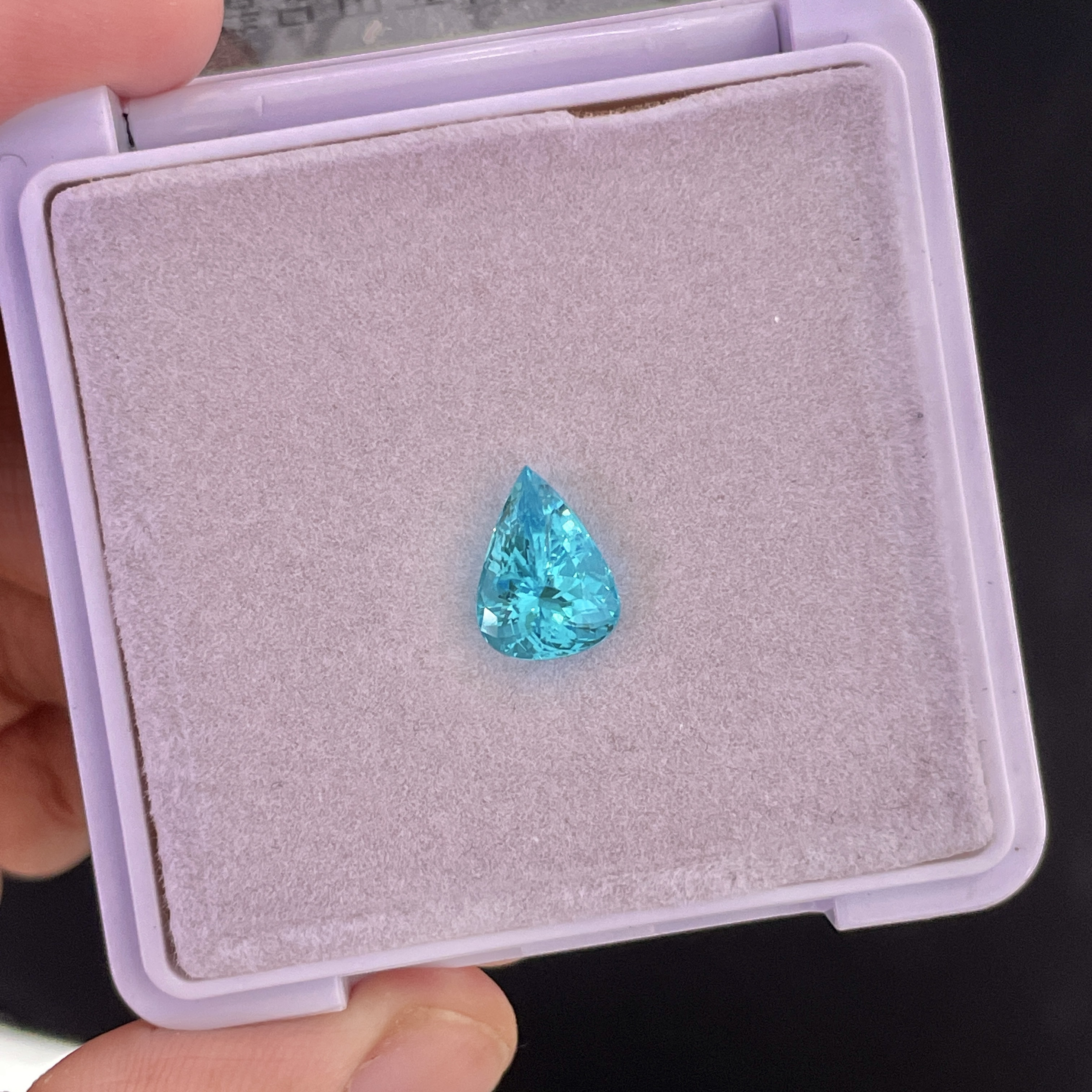 天然巴西帕拉伊巴碧玺强烈霓虹蓝 火彩超棒干净玻璃体