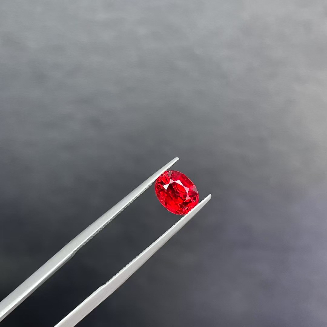 1.54克拉天然无烧鸽血红红宝石 干净玻璃体 满火彩 颜色浓艳