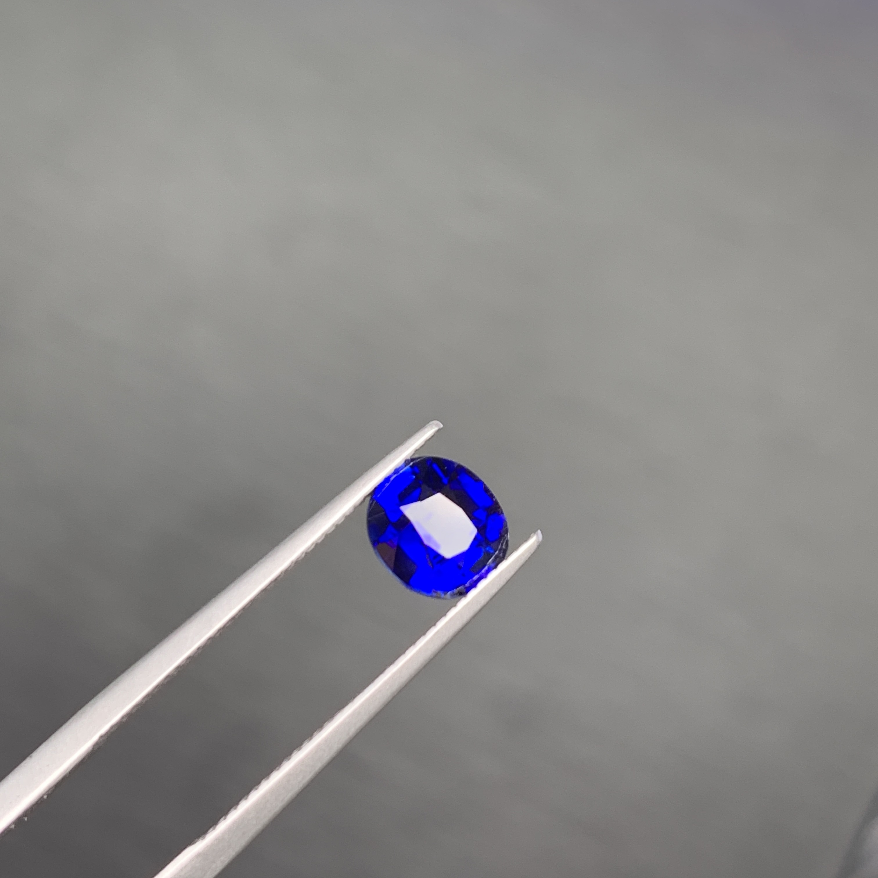 1.2克拉天然无烧皇家蓝蓝宝石 颜色饱和度高满火彩 吉尔德证书