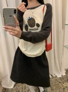 2026秋季新款女装圆领长袖T恤菠萝卡通图案针织衫女宽松显瘦百搭