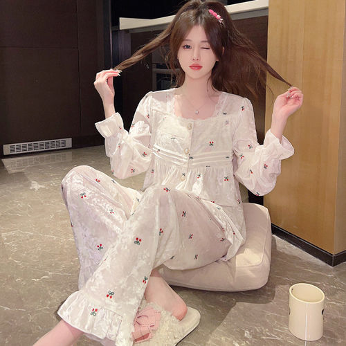 金丝绒甜美方领樱桃印花睡衣女款