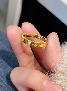 金色钛钢简约字母情侣戒指