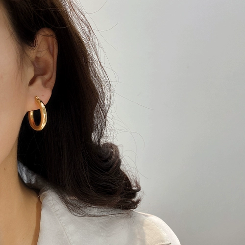 Золотые металлические изысканные серьги, 2021 года