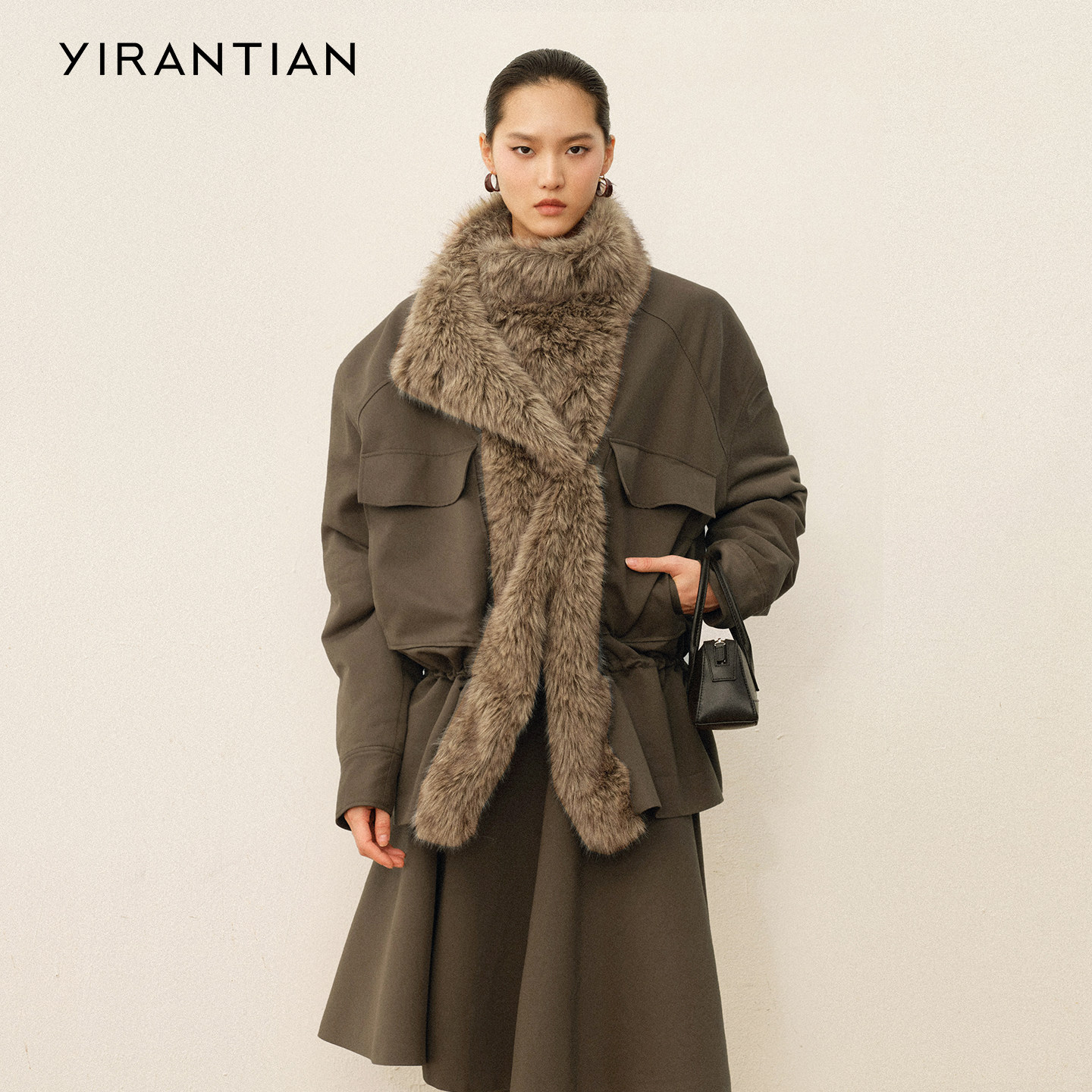 【YIRANTIAN】设计师冬款轻巧保暖毛领石墨烯夹棉夹克外套女