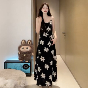 海边度假黑色吊带连衣裙子女夏季 气质高级感收腰长裙 2025新款 法式
