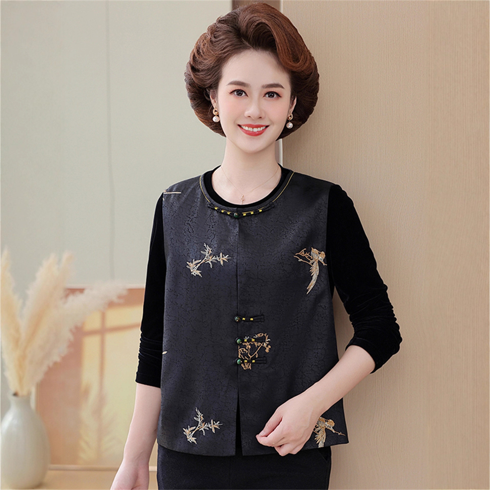 恒源祥中老年人妈妈装春秋短款马甲女奶奶装绣花唐装外套阔太太马,女装/女士精品,中老年女装,淘宝优惠券,粉丝福利购,淘宝优惠卷