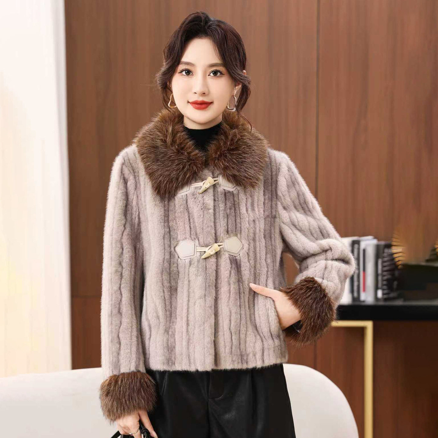 恒源祥冬季女式短款皮毛一体上衣中年妈妈收腰毛领皮草外套加厚保,女装/女士精品,中老年女装,淘宝优惠券,粉丝福利购,淘宝优惠卷