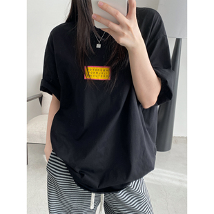 sun柚 T恤女休闲显瘦正肩圆领上衣服 100长绒棉字母贴布绣百搭短袖