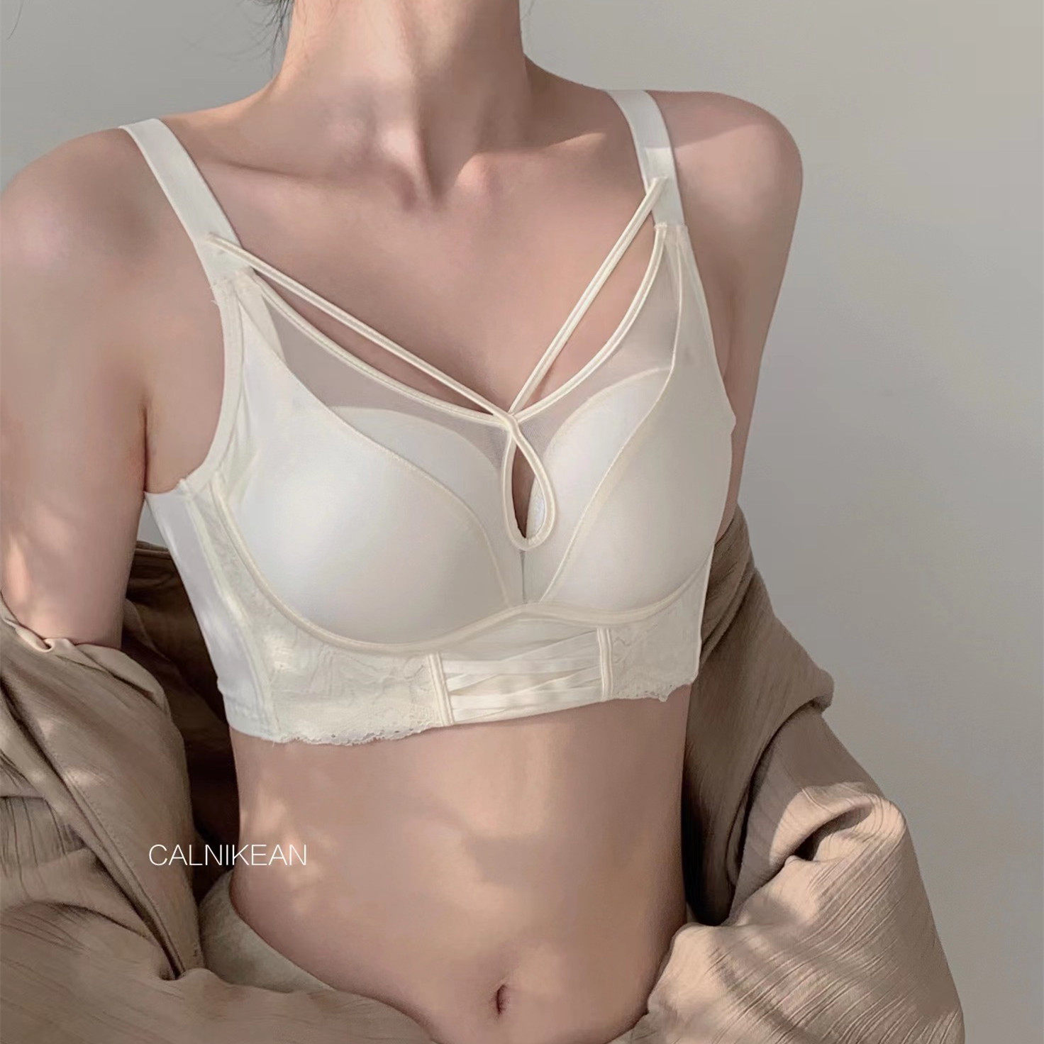 CALNIKEAN全能型美体6674行走的香水内衣小胸聚拢交叉性感美胸衣