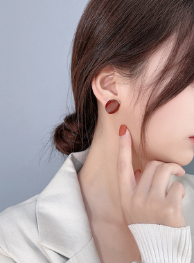 红色耳环2026新款爆款气质饰品耳钉女高级感轻奢小众独特耳饰银针