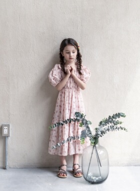 2021夏季女童可爱甜美粉红色碎花蝴蝶结装饰度假风短袖公主连衣裙