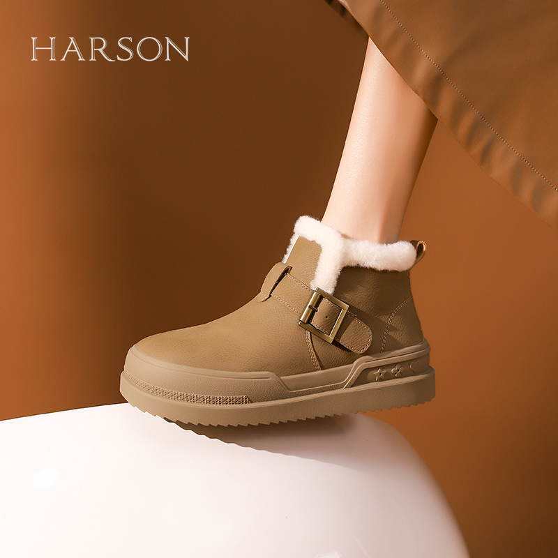 哈森雪地靴女冬季新款加绒休闲短靴毛毛鞋勃肯鞋东北棉鞋HA231901