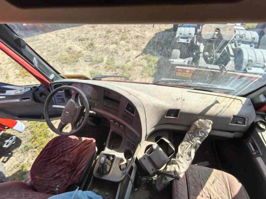 4月12日伊犁州车牌号为新F58045的陕汽牌重型半挂牵引车一辆网络拍卖公告