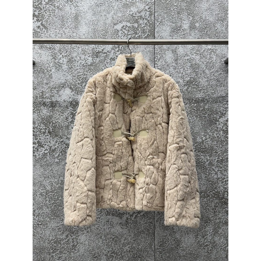 八1203韩国东大门运动瑜伽外套短款大衣热销区4517020风格正品