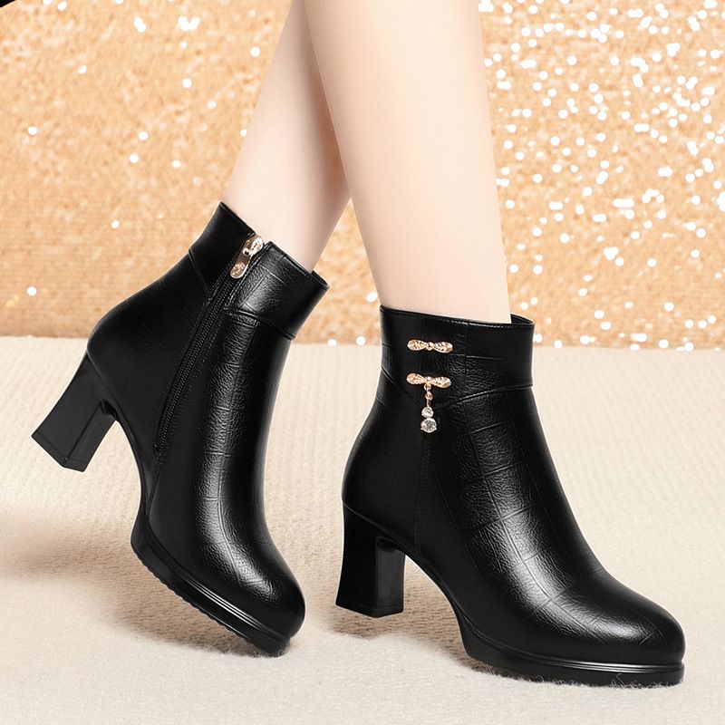 女士软皮短靴女秋冬季新款加绒中