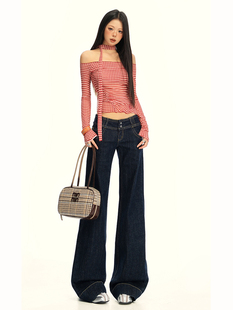 纪衣恋深色不贴腿微喇叭双扣修身牛仔裤梨形2025年加绒喇叭裤子女