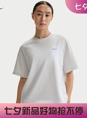 耐克/NIKE女子运动休闲宽松短款圆领刺绣短袖T恤IR7589-121-214