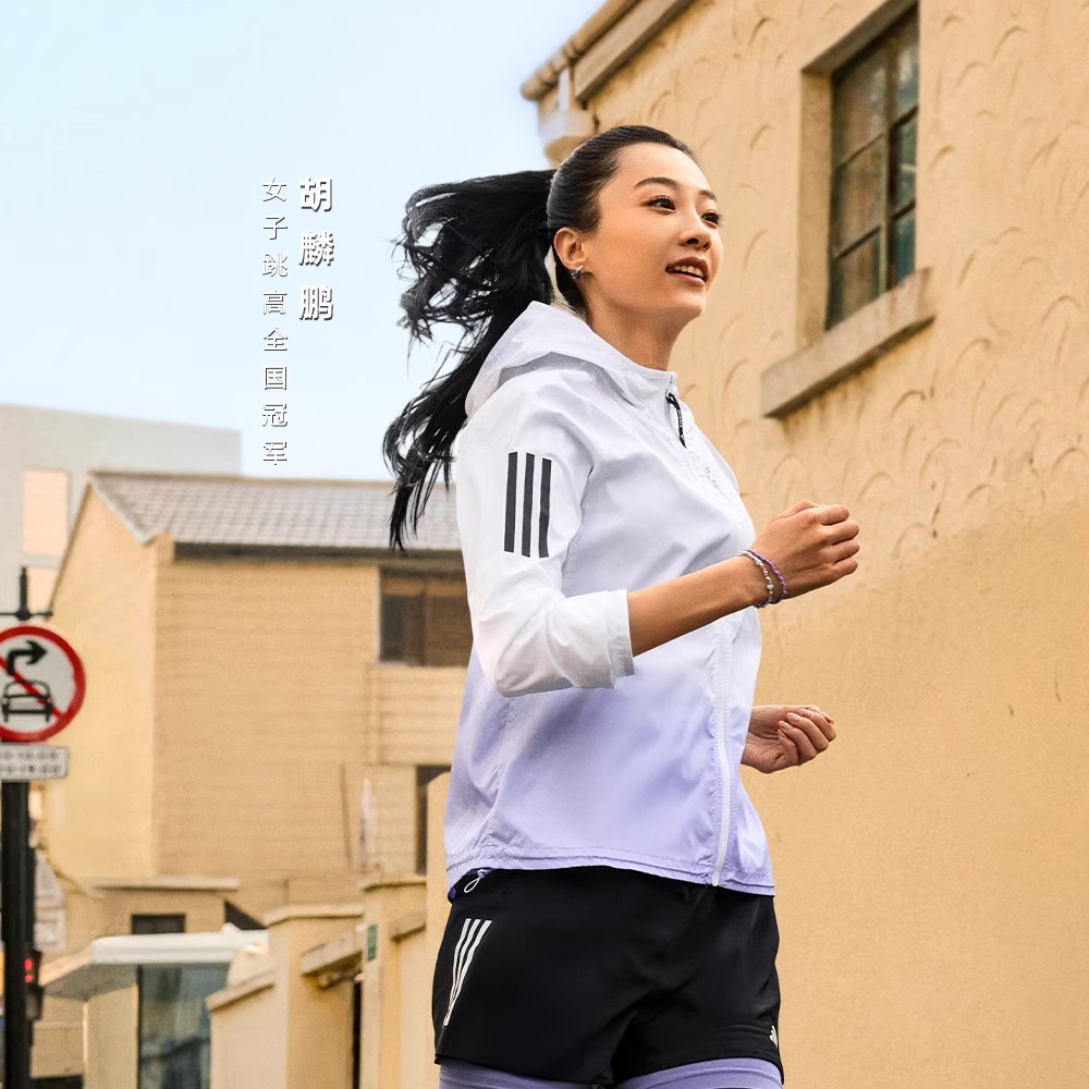 阿迪达斯女子运动胡麟鹏跑步夹克