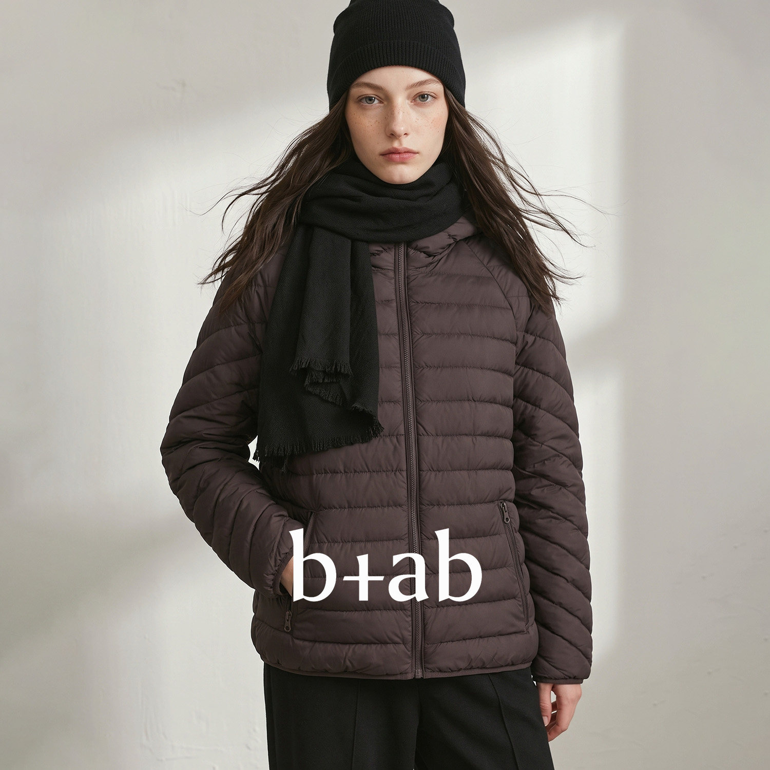 it b+ab 2026冬季新款深咖啡色白鸭绒羽绒服女连帽拉链短款外套