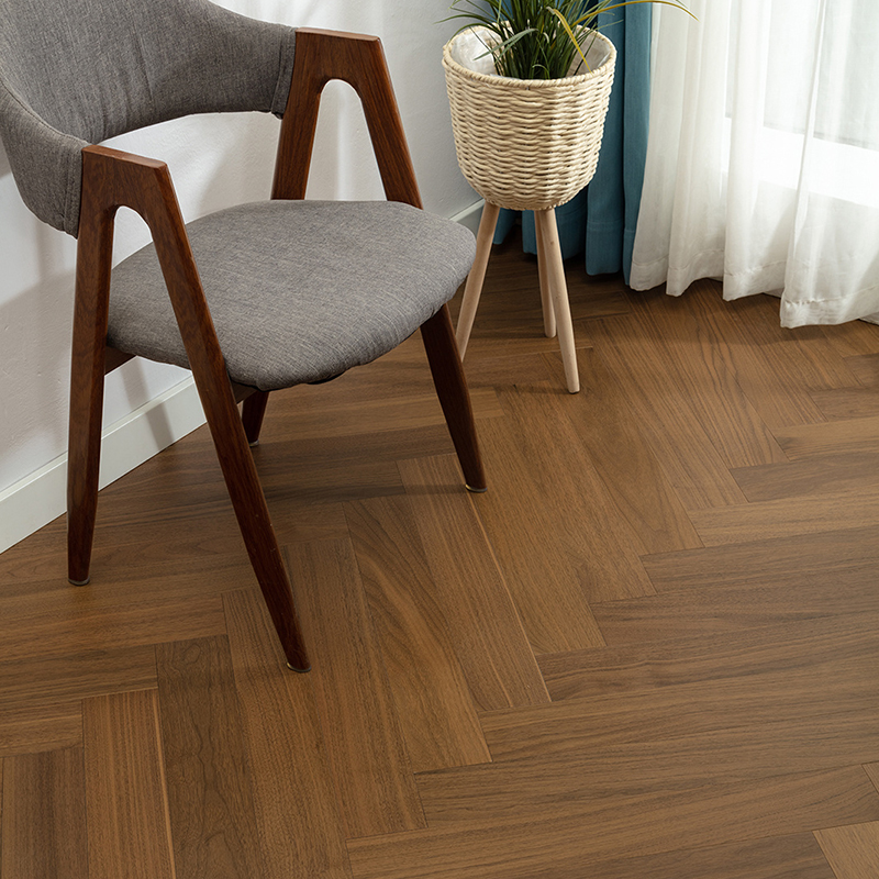 蓝琪佳尔橡木黑胡桃天然原木新三层实木人字鱼骨拼耐地热环保地板