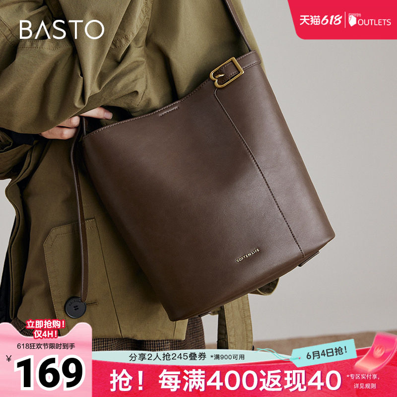 百思图冬季新款简约时尚通勤水桶包单肩包女X3584DX4