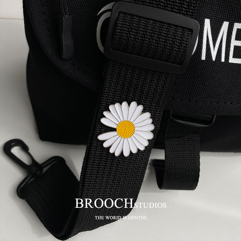 브로치 데이지 브로치 유행 개성 귀여운 일본 핀 꽃 배지 남성과 여성 가방 장식