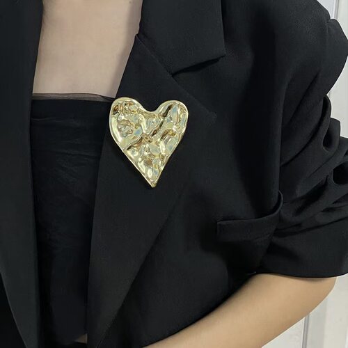 New heart-shaped brooch, chest flower brooch safety pin胸针