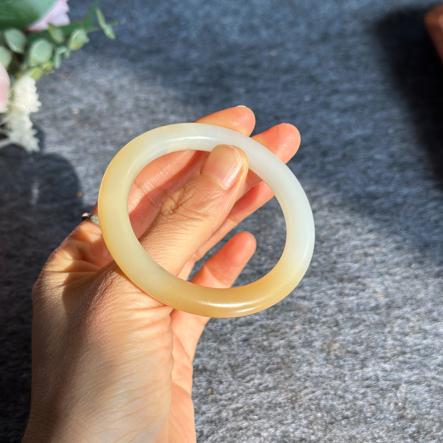 小圈口闭眼入俄料糖羊脂白玉手镯