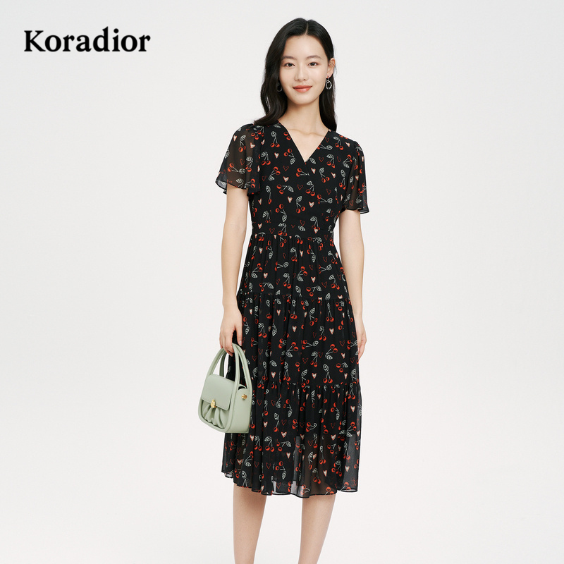 珂莱蒂尔V领印花减龄黑色连衣裙女短袖裙子2022年新款小众茶歇裙