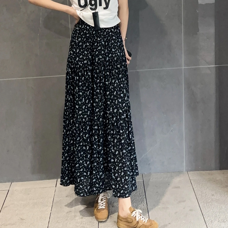 时尚独特气质黑色碎花半身裙女2025夏季新款薄款宽松显瘦A字裙子