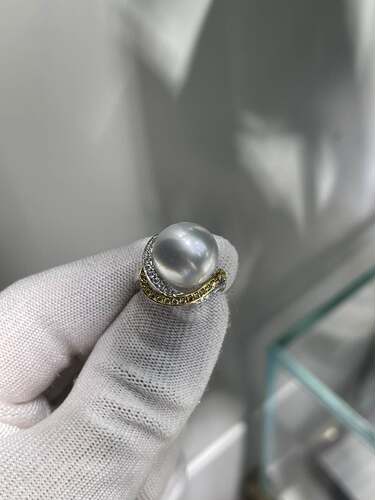 极光13.36mm澳白珍珠戒指 黄钻，白钻交错有致。 18k天然钻石镶嵌