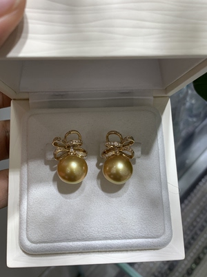 新品 茶浓金13.6，13.7mm蝴蝶结南洋金珠耳钉 18k天然钻石镶嵌