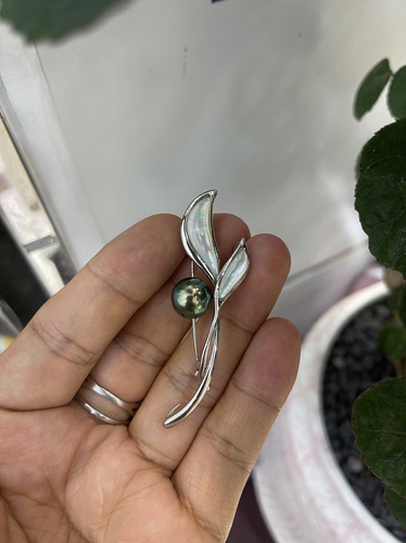 日本成品 荧光孔雀绿11.28mm大溪地珍珠胸针